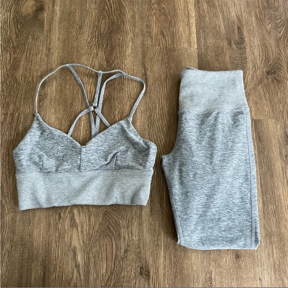 ALO Yoga Alosoft Set Bra and Leggings - Picture 6 of 14